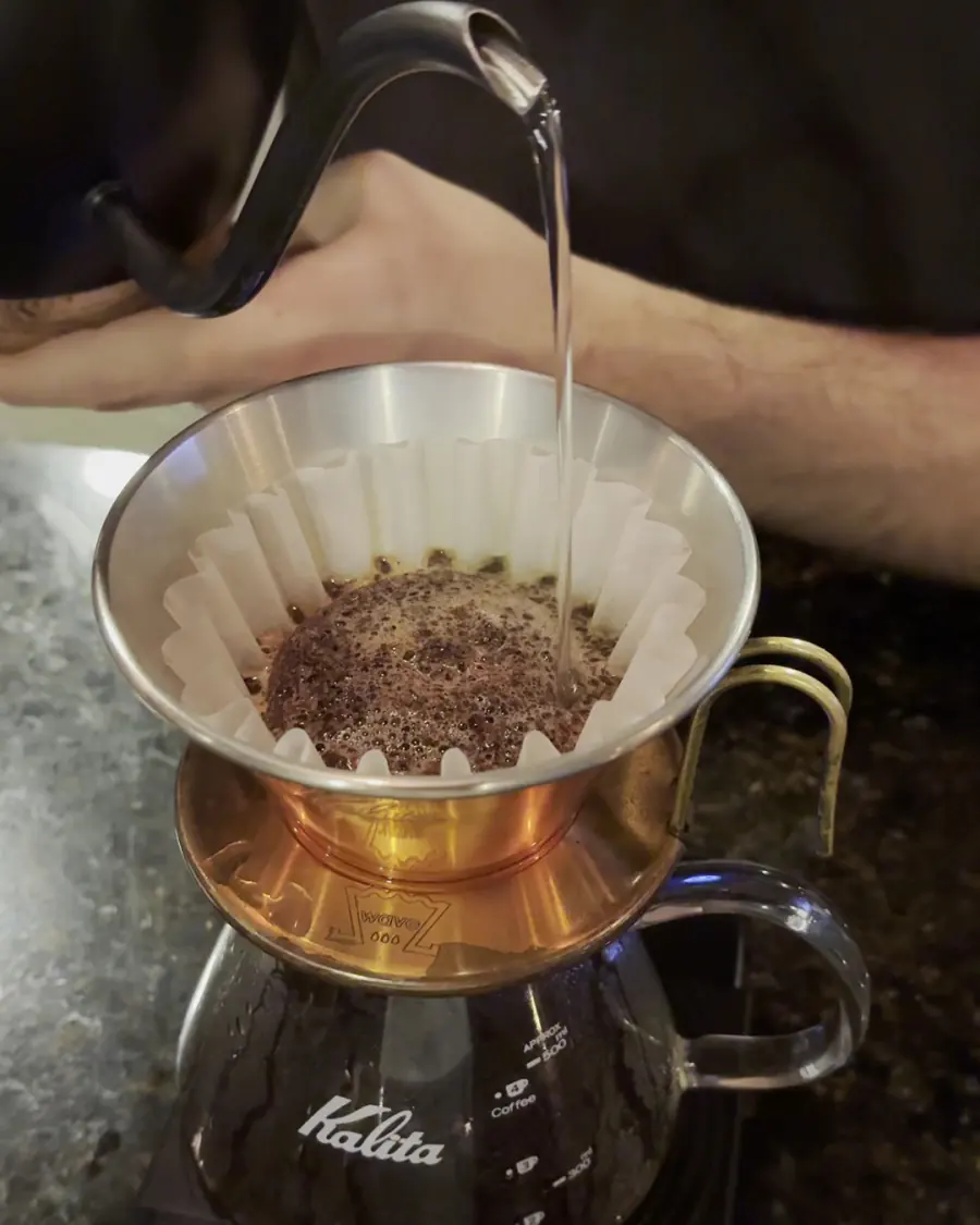 Café filtrado en un método Kalita